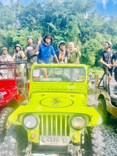 Si Kuning Lava Tour