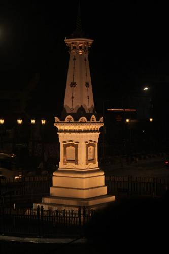 Tugu Jogja Kembali Malioboro